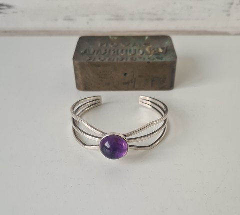 N.E.From vintage bangle in sterling silver with large amethyst