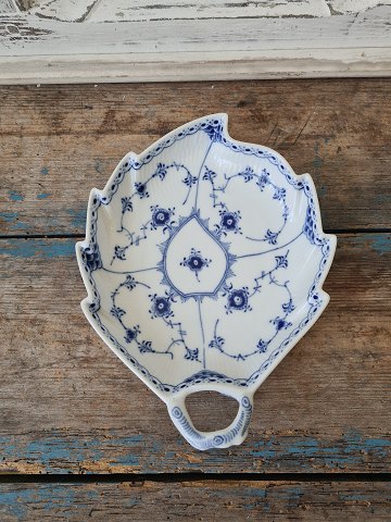Royal Copenhagen Blue fluted half lace leaf-shaped dish No. 548