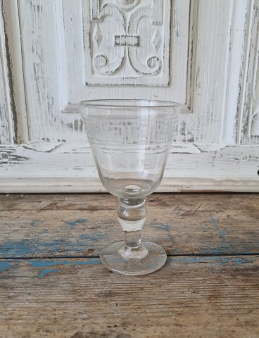 Antique wine glass decorated with Greek eternity pattern