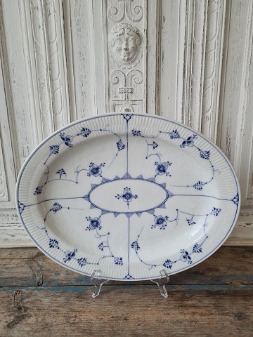 Royal Copenhagen Blue fluted large dish no. 100 - 41 cm. Produced between 
1894-1900