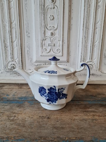 Royal Copenhagen Blue Flower teapot No. 8503