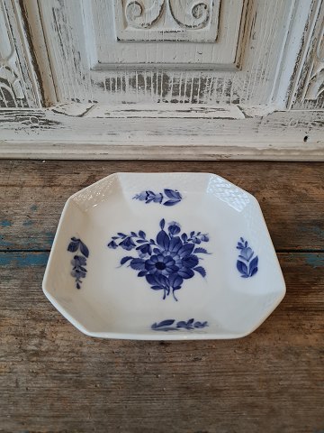 Royal Copenhagen Blue Flower dish No. 8090