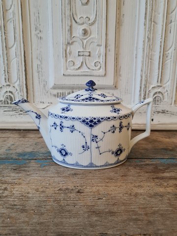 Royal Copenhagen Blue fluted half lace oval teapot no. 684