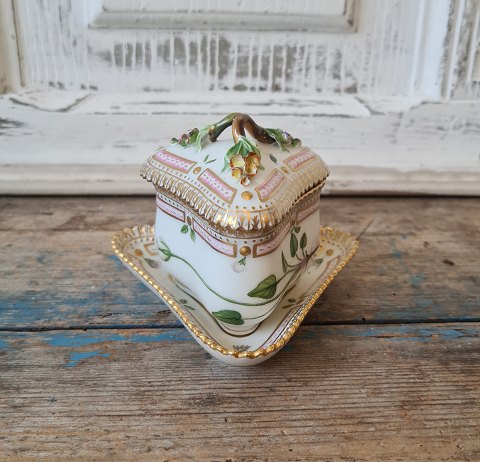 Royal Copenhagen Flora Danica triangular cream cup with lid on saucer no. 3575 - 
3576
