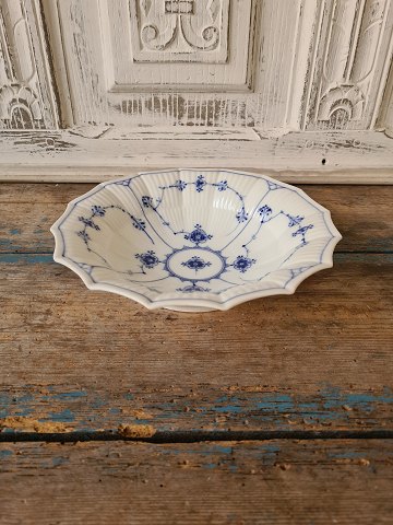 Royal Copenhagen Blue fluted bowl no. 142