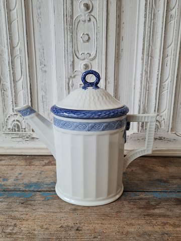 Royal Copenhagen Blue Fan coffee pot no. 11553