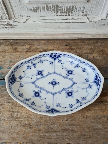 Royal Copenhagen Blue fluted half-lace dish No. 522