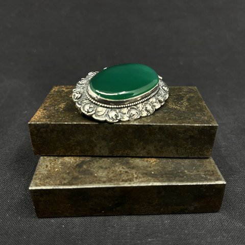 Art nouveau brooch in silver with chrysoprase
