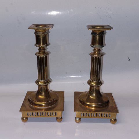 Pair of pbrass candlesticks in brass
