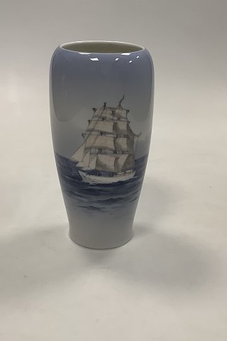 Royal Copenhagen Art Nouveau Vase med skib No 2913 / 235