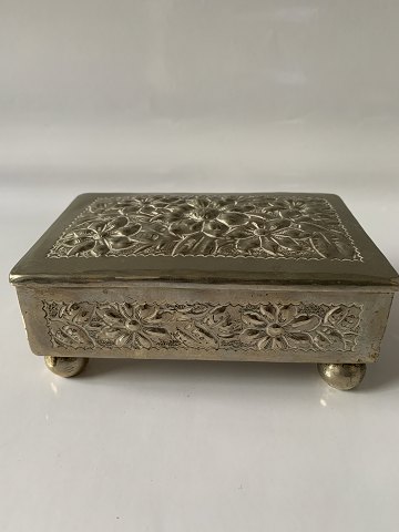 Jewelry box silver stain motif: flowers