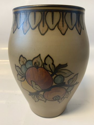 L. Hjorth Vase.
Højde 14 cm