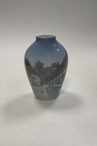 Bing og Grøndahl Vase med Gamle huse No. 1302/6238