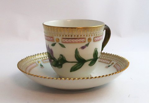 Royal Copenhagen. Flora Danica. Kaffeetasse 17cl. Modell # 3597 (1 Wahl). 
Bartsia alpina L