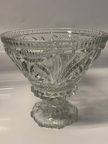 Crystal centerpiece on foot.
Height 22.5 cm.
Diameter 24 cm.