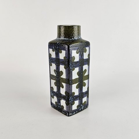 RC vase
711/3258
Baca