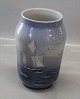 Royal Copenhagen 
1959-108 RC Vase  17 cm Marinemotiv Sejlskib