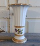 Royal Copenhagen Hetsch vase dekoreret med saksiskblomst no. 627/8569
