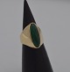 14k guldring m. jade. Str. 53