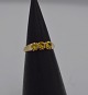 14k guldring m. safirer. Str. 53,5
