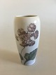 Royal Copenhagen Vase No 727/235 med Blomstermotiv