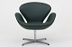 Arne Jacobsen / Fritz Hansen
AJ 3320 - Nybetrukket "Svanen" i Savanne Green (kode 30306) på ny fod.
Original stand
Leveringstid: 6-8 uger
