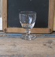 Tøndeformet glas med måleenhed 10cm.