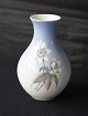 Lyngby Porcelæn
Vase med hvide blomster
73-1/20