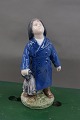 Royal Copenhagen porcelænsfigur nr. 3556, Dreng i regnfrakke med paraply
