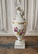 Royal Copenhagen Saxon Flower Light - vase with putti on the lid no. 493/1754