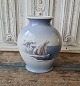 Royal Copenhagen vase dekoreret med isbjørn
No. 4351