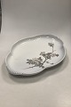 Stort Royal Copenhagen Art Nouveau Bakke med blomster No 90 / 2