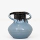 Ukendt
Vase i stentøj med hhv. blå og sort glasur fra start 1900-tallet.
1 stk. på lager
Original stand
