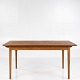 Arne Vodder / Sibast Furniture
Dining table with top in teak and oak frame with two extension leaves.
1 pc. in stock
Used condition
