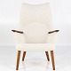 Hans J. Wegner / AP Stolen
AP 27 - Lounge chair with teak armrests and oak legs. (Dedar A joy, 002 
Natural). Designed in 1954.
1 pc. in stock
Reupholstered
