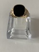 Herrering i 8 karat guld, stemplet 333, med sort onyx.
Str. 60