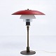 Poul Henningsen / Louis Poulsen
PH 4/3 - Table lamp in patinated brass, matt glass and painted red top shade.
1 pc. in stock
Original condition
