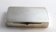 Silberdose (900). Länge 9,5 cm. Breite 6 cm. Höhe 1,6 cm. Eingraviert: Für meine 
geliebte Helena von Deinem ergebenen Harald. Davos 1918 (Schweiz). Herkunft; 
Schloss Sorgenfri.
