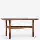 Yngve Ekström / AB Westerbergs Möbler.
Model 1450 - Sofabord med stel i egetræ og sko og top i teak.
1 stk. på lager
