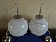 Beautiful and well-maintained pair of ceiling lamps in white glass with 
decorations, H about 47cm with suspension. 
Must be picked up.