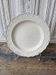 English Creamware plate decorated with feathered edge in relief 24.5 cm.