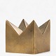 Pierre Forsell / Skulptuna.
Square candlestick in polished brass. Stamped by manufacturer.
10 pcs. på lager
