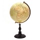Stor dekorativ globus 1909. Stor "Jordglobus" af Arvid Kempe, Stockholm, 1909 på 
træfod. H: 98cm. D: 50cm