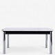 Le Corbusier / Cassina
LC 10 - Sofabord med plade i hvid marmor på stel af stål.
1 stk. på lager
