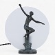 Ukendt
Bordlampe med dansende kvinde i patineret bronze og glasskærm.
1 stk. på lager
