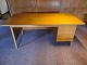 Skrivebord 
KR. 2800,-