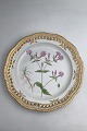 Royal Copenhagen Flora Danica Tallerken med gennembrudt kant No. 20/3526