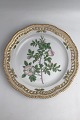 Royal Copenhagen Flora Danica Tallerken med gennembrudt kant No. 20/3526