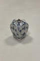 Royal Copenhagen Musselmalet Riflet Bordkortholder og Vase No. 495