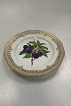 Royal Copenhagen Flora Danica Frugttallerken No. 429/3554.